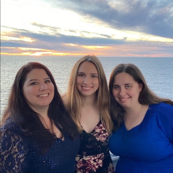 Meet your Posher, Ashley - Picture 3 of 4